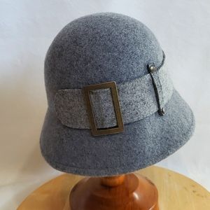SCALA PRONTO Grey Wool Felt Belted Buckle Cloche Hat Vintage